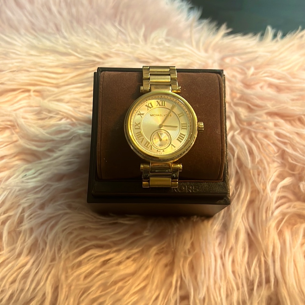 Michael Kors Watch. GOLD